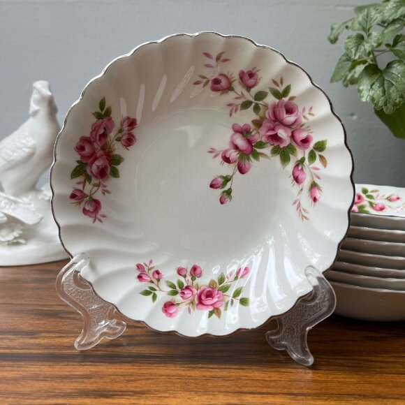 Johnson Brothers Regency Pink Roses 8 Ironstone Fruit / Dessert Bowls 5" England - Picture 2 of 13